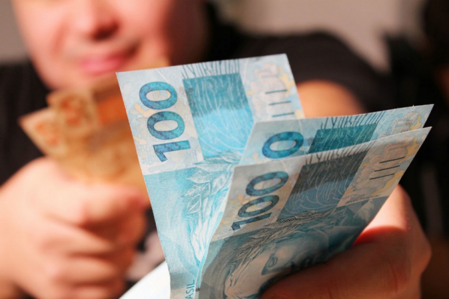 Governo do RN anuncia pagamento de parcela do 13º salário para servidores