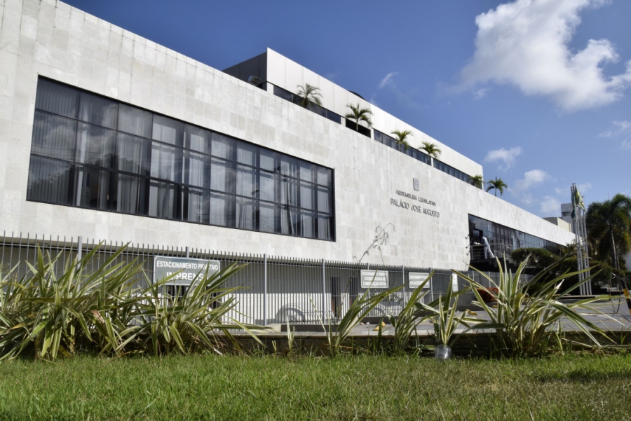 TCE determina exoneração de 1.124 cargos comissionados na Assembleia Legislativa