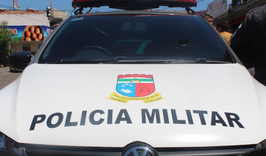 Mulher é baleada na cabeça em tentativa de assalto na entrada de motel no RN