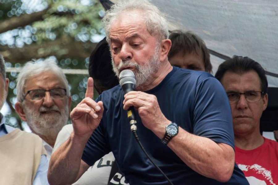 Ministro do TSE proíbe PT de apresentar Lula como candidato