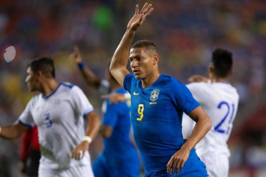 Brasil vence por 5 a 0 em jogo inspirado do atacante Richarlison