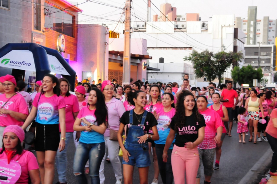 Caminhada homenageia mulheres vítimas do câncer e alerta para importância da prevenção