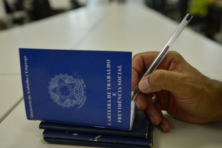 Cai associação a sindicatos e aumenta trabalho como pessoa jurídica