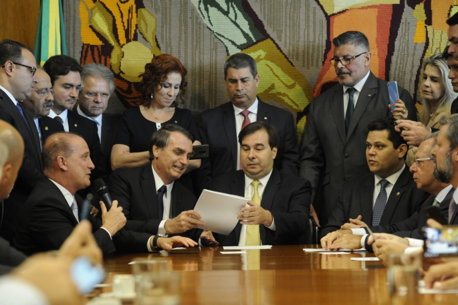 Governo prevê economia de mais de R$ 1 trilhão em 10 anos com reforma da Previdência
