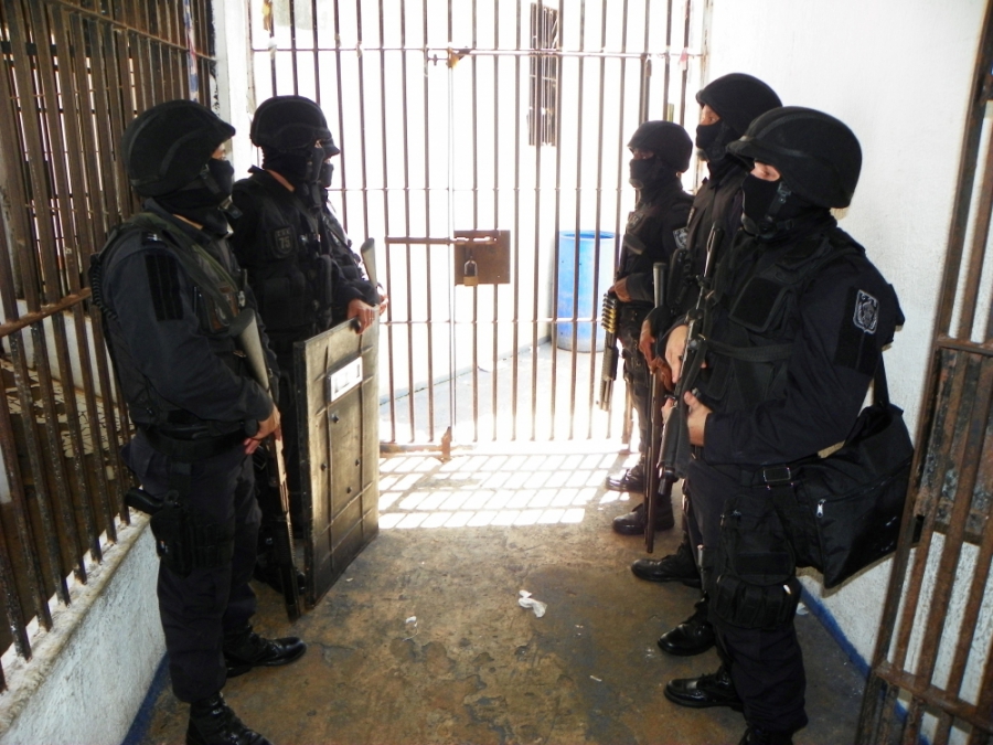 Policiais e agentes penitenciários poderão se aposentar aos 55 anos