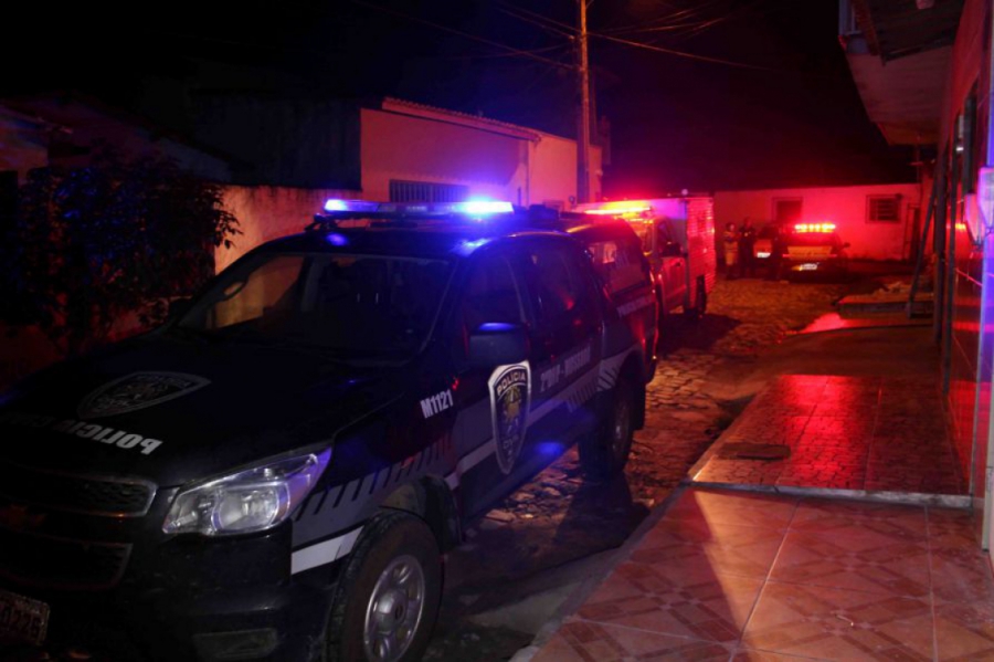 Pai e filho de 2 anos são mortos a tiros em Mossoró; mãe fica ferida