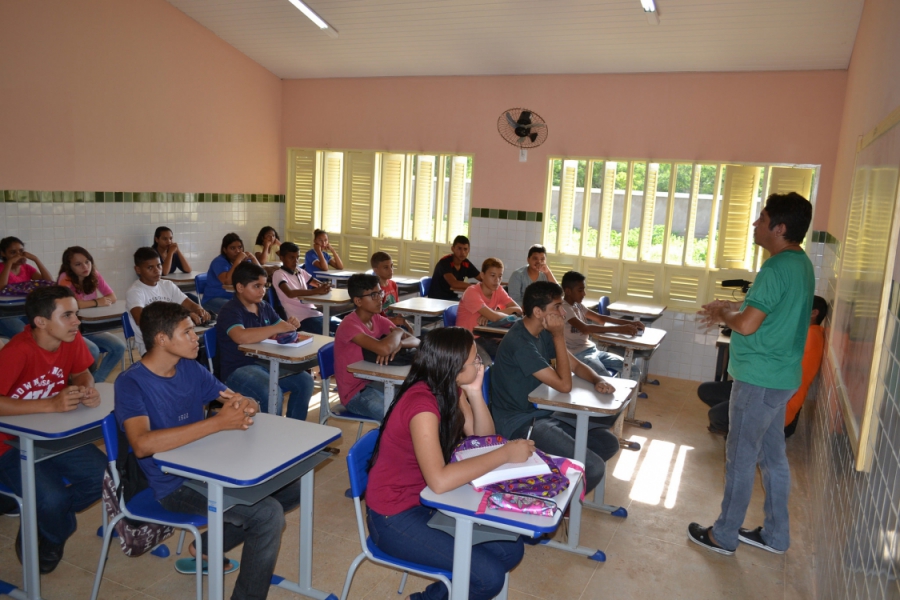 Não há nenhuma escola parada na rede municipal, diz prefeitura