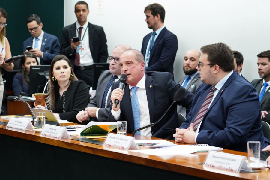 Na Câmara, Onyx defende decreto que flexibiliza porte de armas