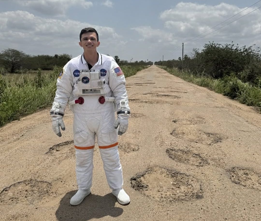 Visitando a Lua sem sair do RN”: Humorista Tiago Dionísio ironiza situação das estradas